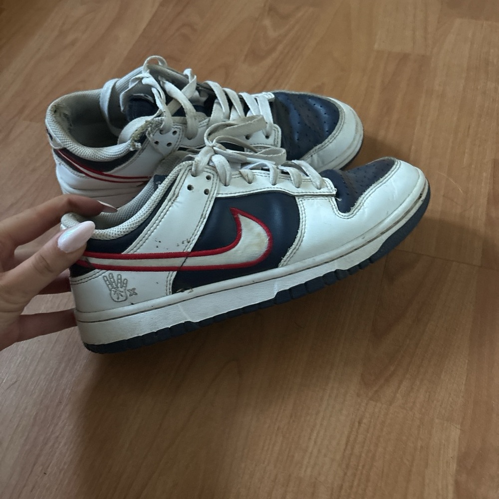 Nike White, Navy & Red Low-Top Sneakers